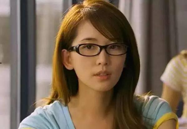 日本戴眼镜av大全