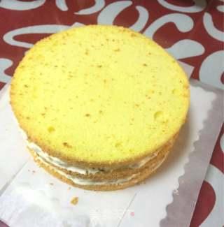 蛋糕上奶油的做法视频,跟随视频学习完美奶油涂抹法