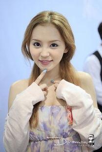 丘爱米莉在线观看,在线观看，揭开神秘爱情故事的序幕