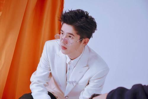 娱乐圈李易峰吃瓜事件,娱乐圈吃瓜事件背后的真相与反思