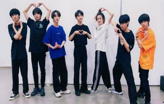 娱乐吃瓜酱时代少年团,娱乐吃瓜酱时代的青春偶像传奇